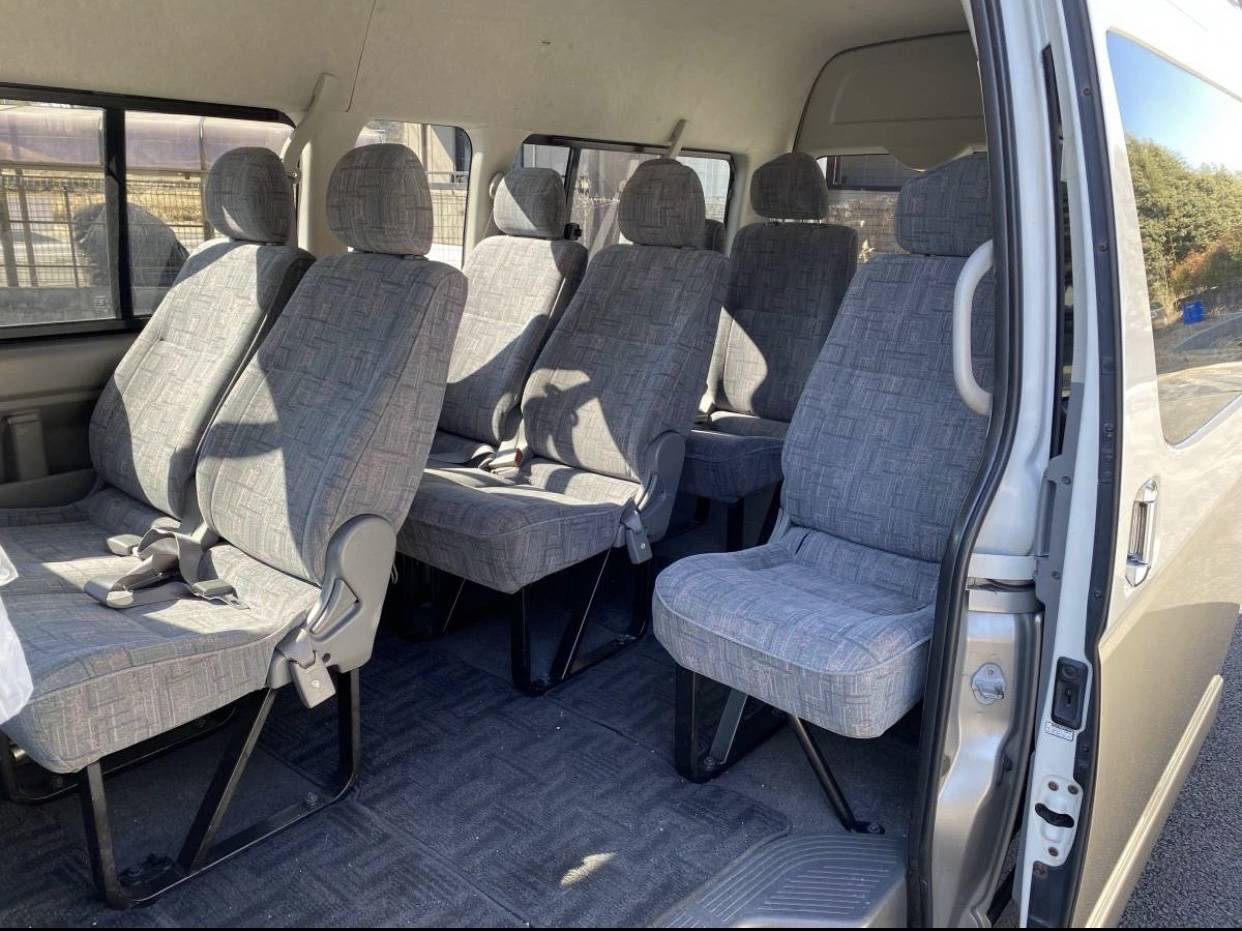 TOYOTA Hiace Grandcabin 10人車(普通話司機)*四國*