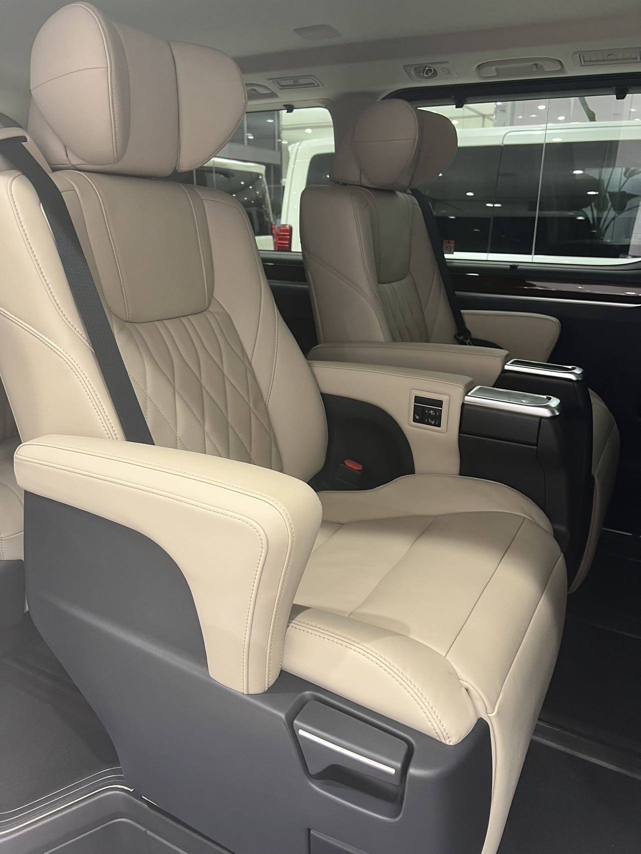 Toyota alphard Executive Lounge 豪華車(廣東話司機)*四國*